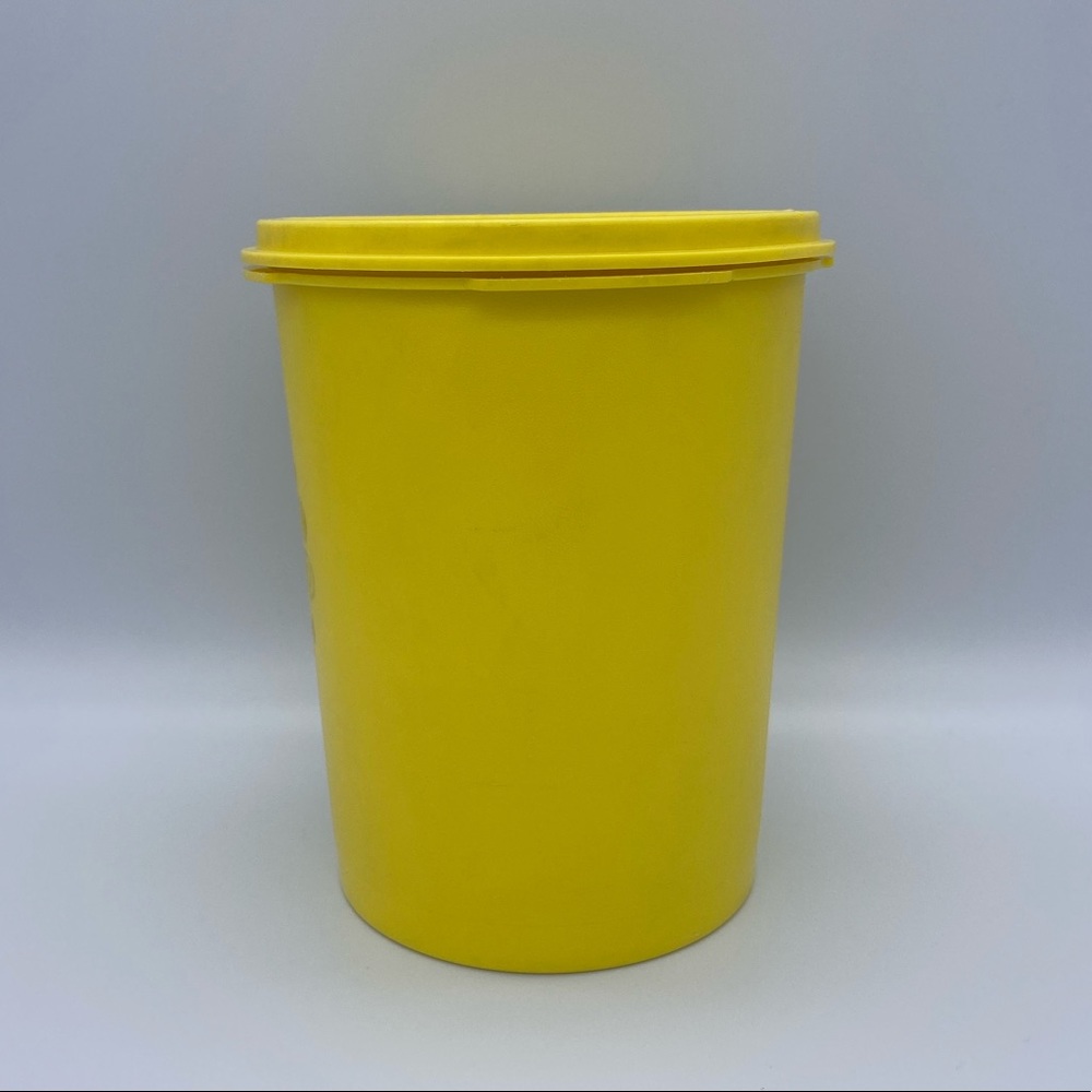 SOLD Vintage Tupperware Container 811-13 - Picture 2 of 9